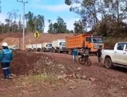 Jalan Hauling PT CLM di KM 18 Diblokade Warga, Angkutan Ore Nikel Lumpuh Total